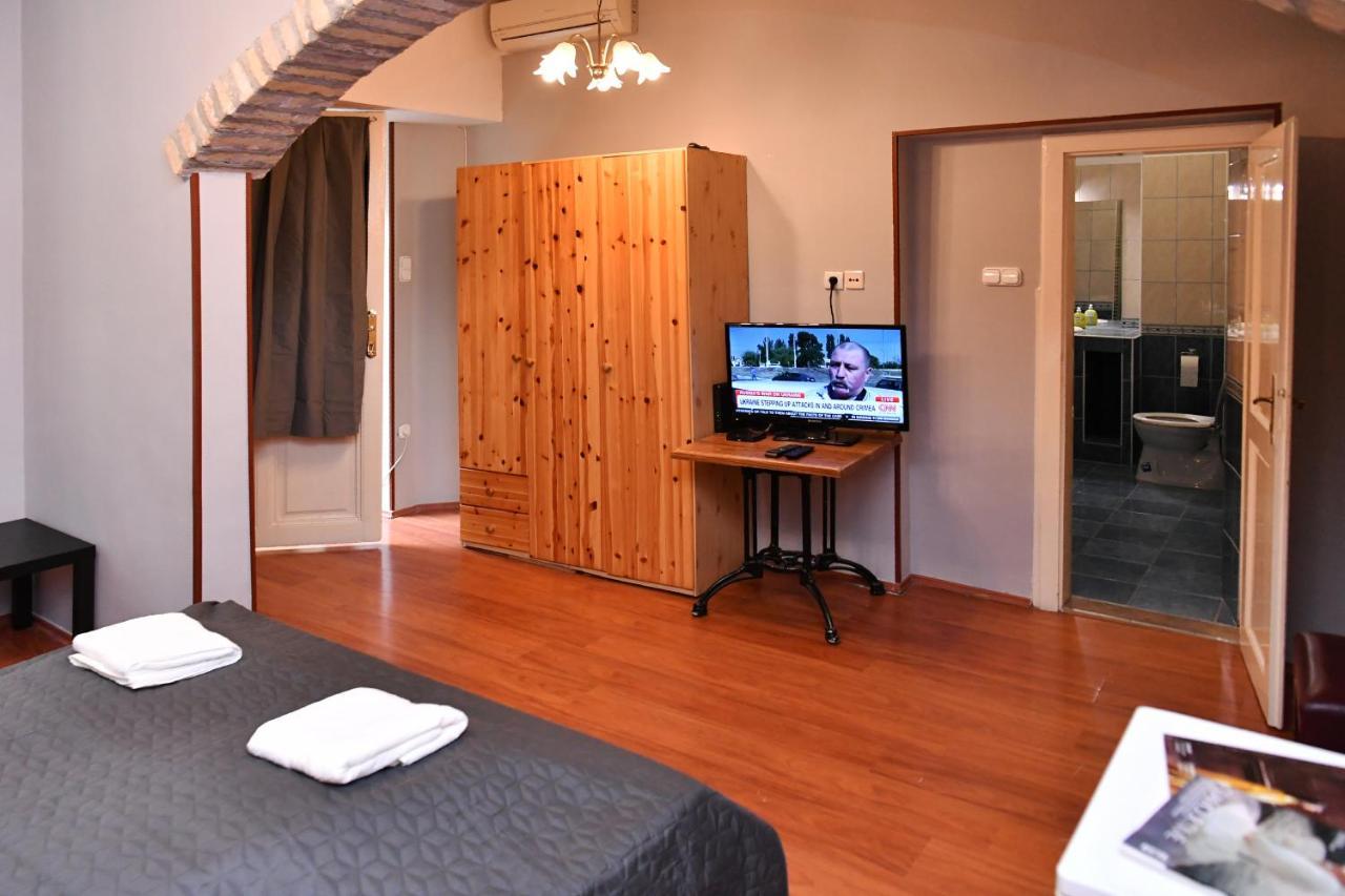 Five Seasons Vaci Utca Apartment Budapest Bagian luar foto